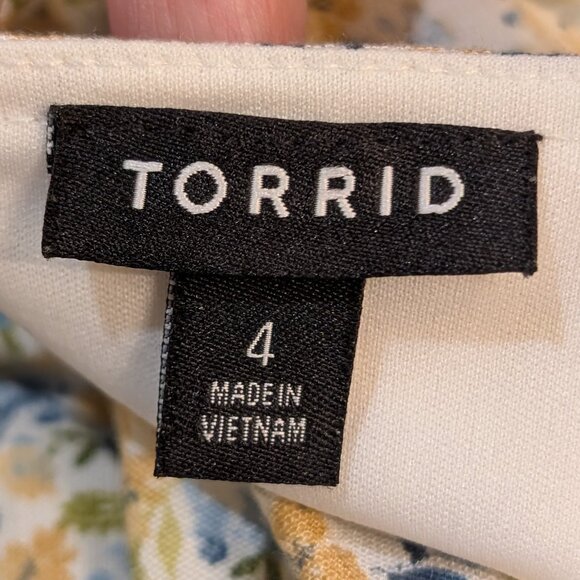 Torrid Floral Wrap Dress with Ruffle Hem Torrid Size 4 (26 or 4X) - Picture 13 of 13